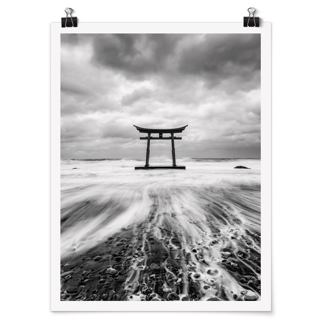 Póster blanco y negro Japanese Torii In The Ocean