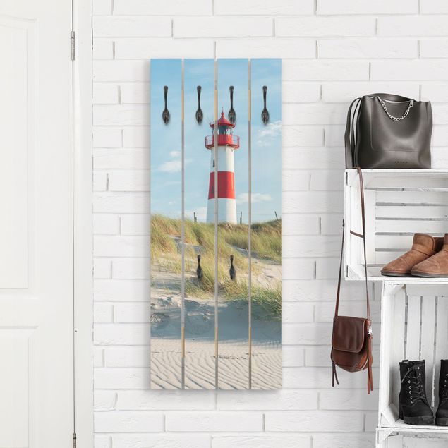 Percheros de pared de paisajes Lighthouse At The North Sea