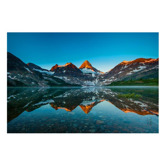 Cuadros montañas Mountain Landscape At Lake Magog In Canada