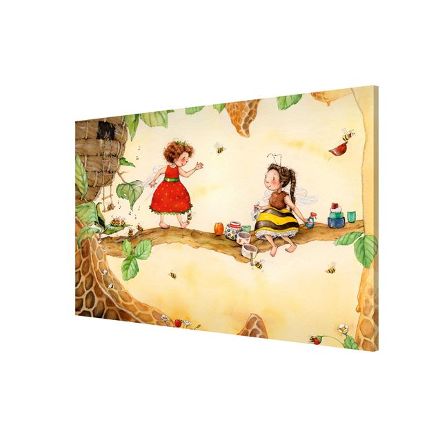 Arena Verlag Little Strawberry Strawberry Fairy - At the bee fairy's