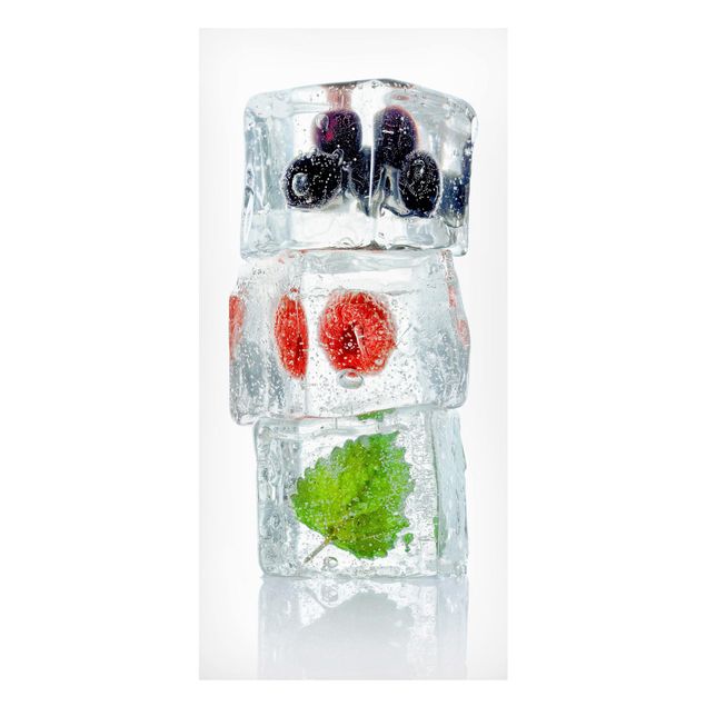 Cuadros modernos y elegantes Raspberry lemon balm and blueberries in ice cube