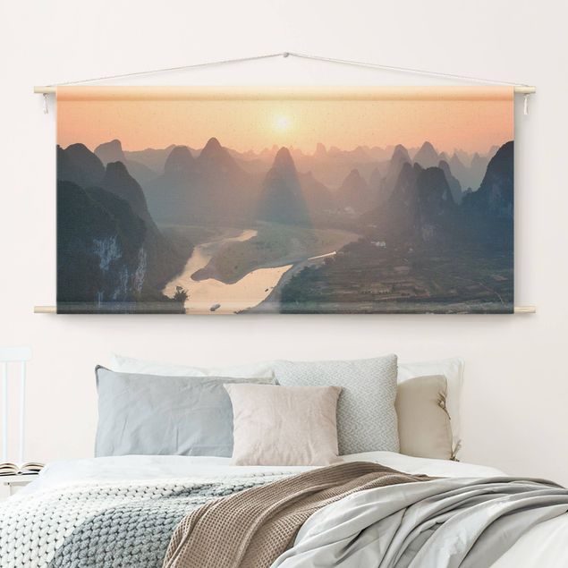 Tapices modernos para pared Sunrise In Mountainous Landscape
