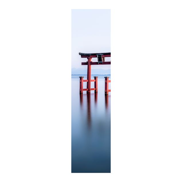 Paneles japoneses arquitectura y skyline Torii In Water
