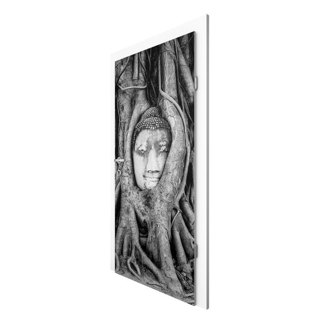 Papel pintado para puertas flores Buddha In Ayutthaya Lined From Tree Roots In Black And White