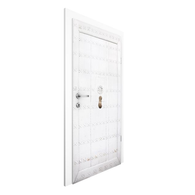 Papel pintado para puertas efecto madera Mediterranean White Wooden Door With Ornate Fittings
