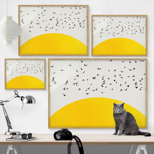Láminas de cuadros famosos Flock Of Birds In Front Of Yellow Sun