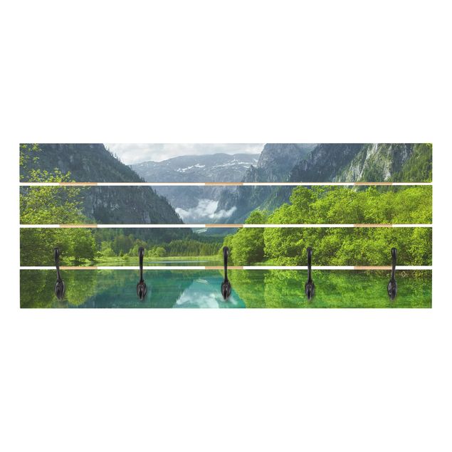 Perchero verde Mountain Lake With Water Reflection