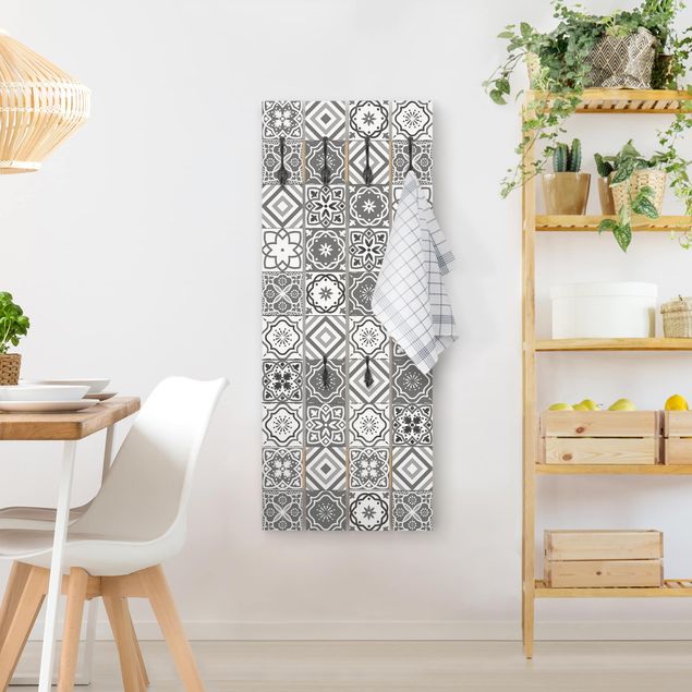 Percheros de pared efecto madera Mediterranean Tile Pattern Grayscale